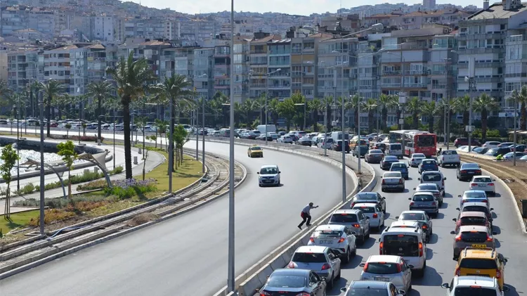 İzmir’de trafiğe kayıtlı kaç araç var