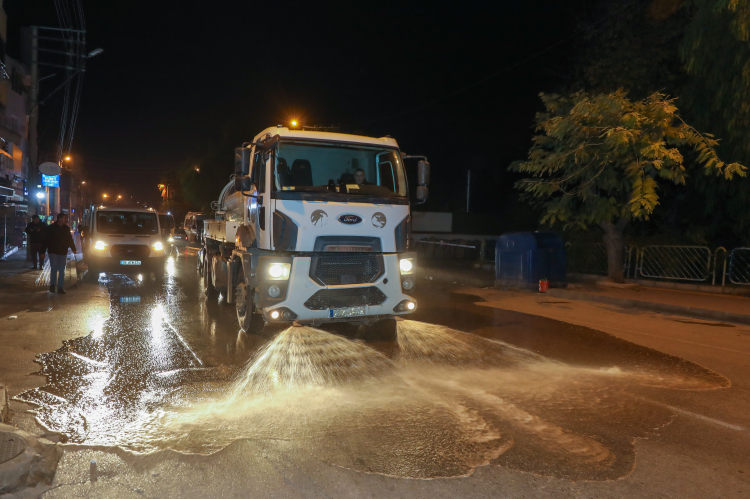 Buca’da temizlik çalışmaları hız kesmeden devam ediyor sürüyor