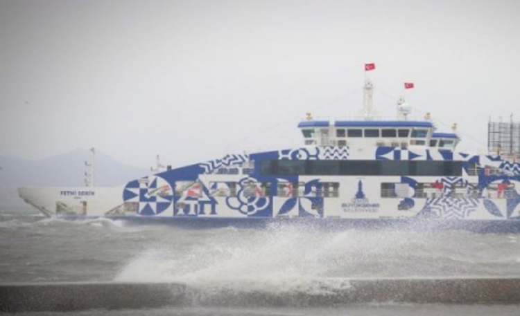 İzmir’de vapur seferleri olumsuz hava nedeniyle iptal edildi!