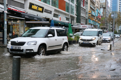 İzmir haber: Sağanak ve kuvvetli rüzgar etkisini gösteriyor