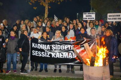 “Kırık Saçlar Özgürlüğe Yürüyor” hareketine Karabağlar'da yoğun katılım