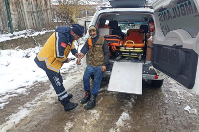 Amasya’da bir kişi kar yağışı nedeniyle donma tehlikesi geçirdi