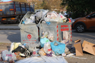 Bayraklı'da işçiler grevde : Çöpler yola taştı!