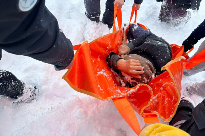 Diyaliz hastası zorlu kar koşullarında UMKE ekiplerince hastaneye ulaştırıldı