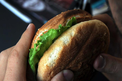 Bakanlık’tan yeni taklit tahşiş gıdalar listesi: Hamburgerlere dikkat