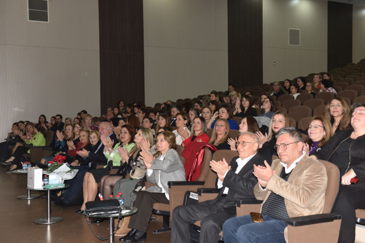 Prof. Dr. Esra Engin, Ege Üniversitesi Hemşirelik Fakültesi’nde emekliliğe uğurlandı