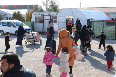 Türkiye'deki Suriyeliler, Baas rejiminin sonlanmasıyla ülkelerine geri dönüyor