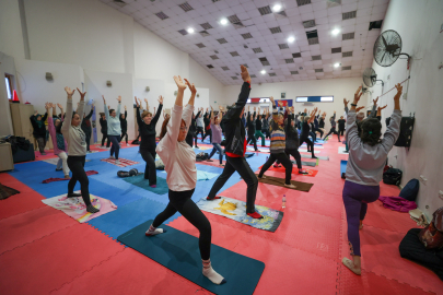 Bucalı kadınlar güne yoga, pilates ve zumba ile başlıyor