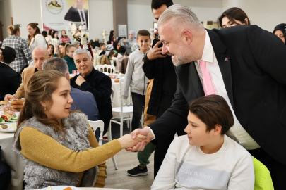 Menemen’de özel çocuklarla yılbaşı sürprizi