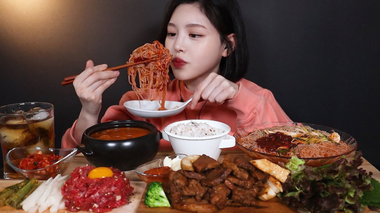 MUKBANG NEDİR?