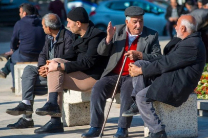 DİSK Emekli Sen meydanlarda… İmza kampanyası başlatıldı