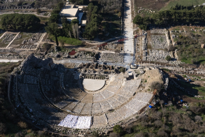 Efes’te yeni yapılar ortaya çıkıyor