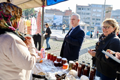 Bergama'da üreten kadınlardan yeni yıl pazarı