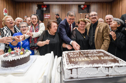 Başkan Tugay yeni yılı huzurevi sakinleri ile kutladı