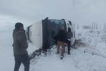 İzmir'den Kars'a giden yolcu otobüsü devrildi: Çok sayıda ekip sevk edildi