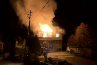 Alevler Zonguldak’tan yükseldi: Baca yangını evi küle çevirdi