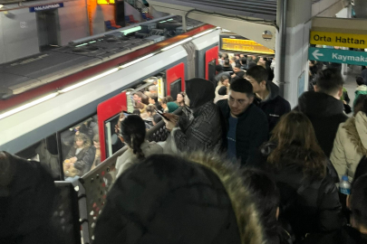 İzmir’de hayat durdu: ESHOT ve metro çalışmadı, trafik felç oldu!