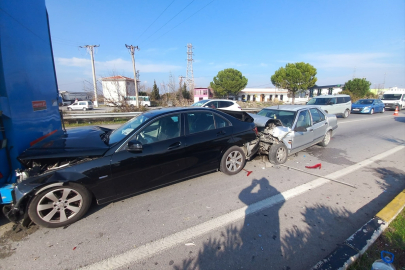 Manisa’da zincirleme kaza: 4 kişi yaralandı