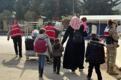 Suriyelilerin dönüş mesaisi sürüyor: Hatay sınırında yoğun geçiş  