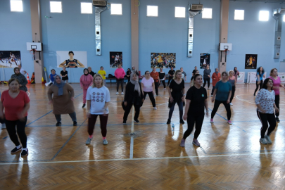 Menemenli kadınlara ücretsiz zumba kursu